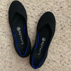 VGUC Black Rothy’s flats size 7.5